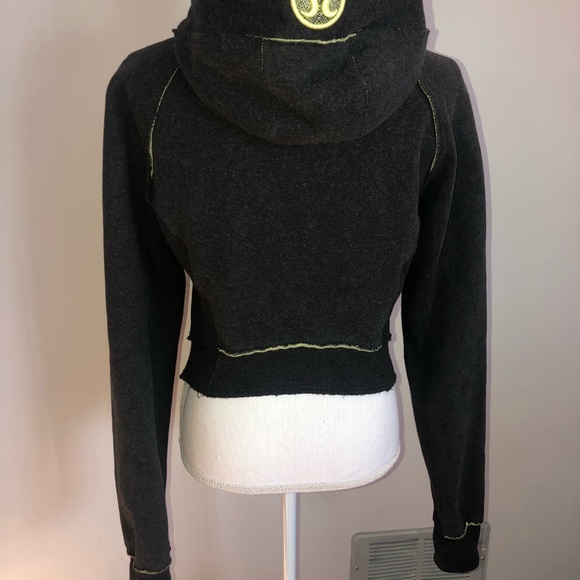 Lululemon - Picture 3 of 3